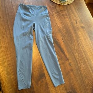 Lululemon to the beat legging code blue size 6